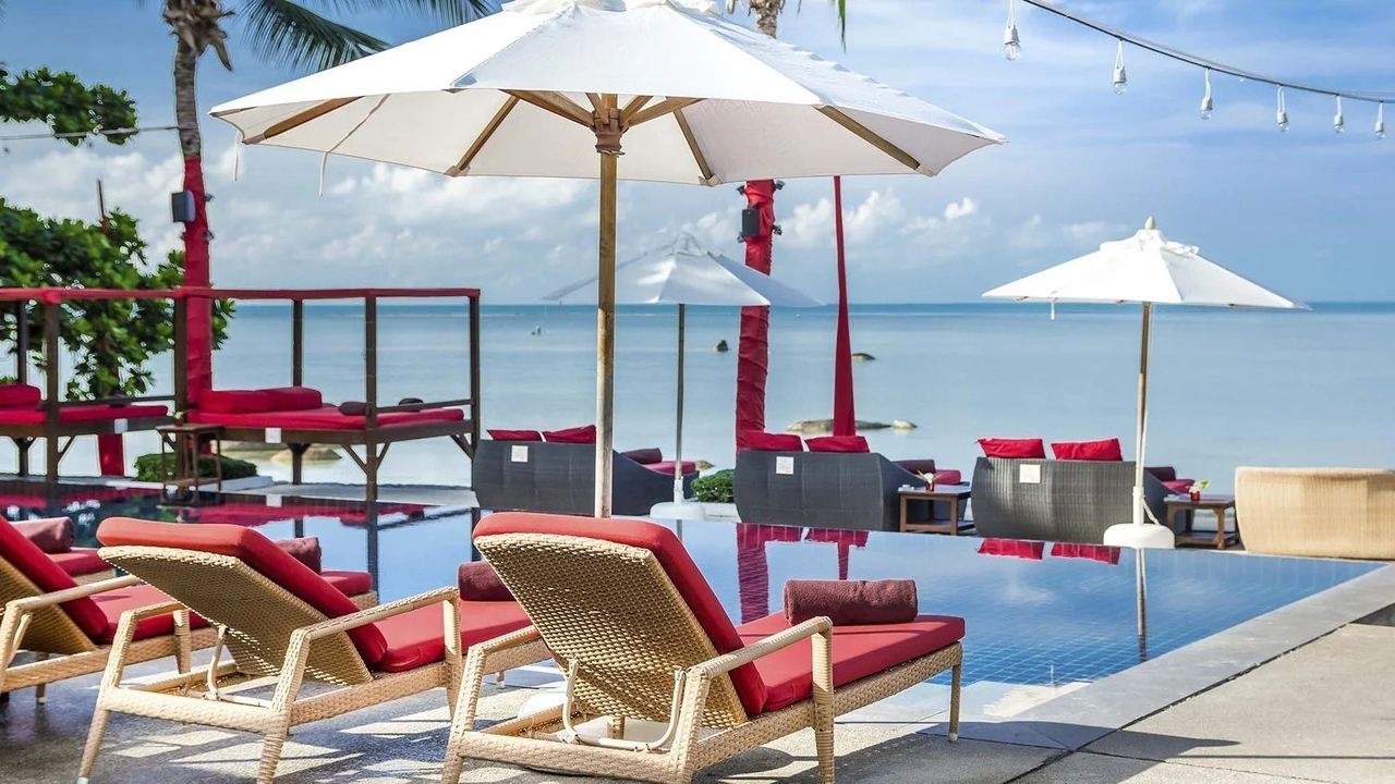 Red-cushioned loungers by the infinity pool at Beach Republic, facing Lamai Bay
